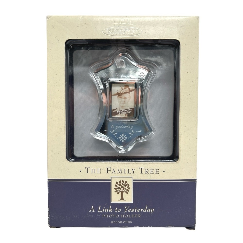Hallmark Keepsake 2002 The Family Tree A Link to Yesterday Photo Ornament QP1313